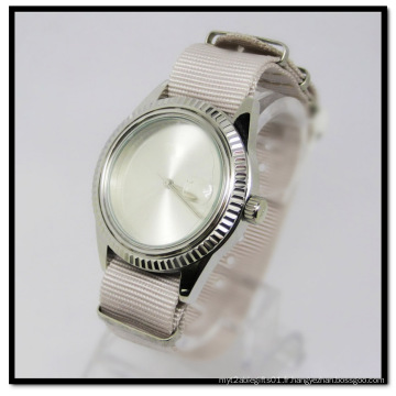 Montres en tissu de mode Montres femmes Montres en alliage